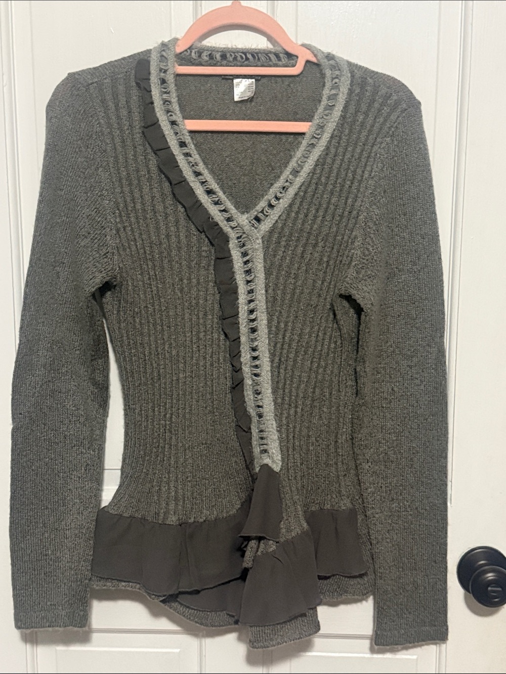 VENUS Gray Ribbed V‑Neck sweater with Ruffle Trim